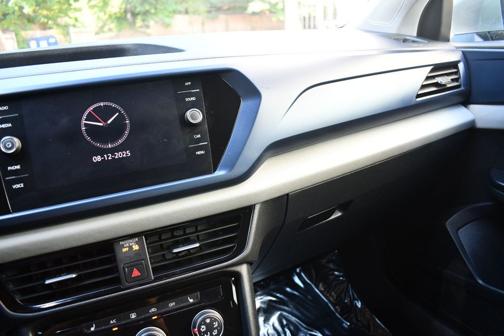 2023 Volkswagen Taos SE photo 19