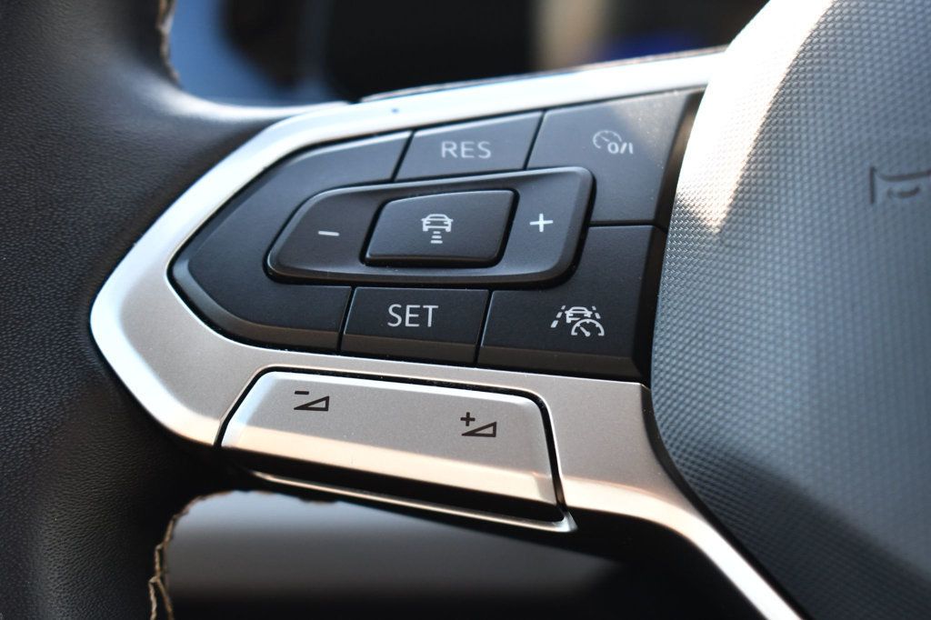 2023 Volkswagen Taos SE photo 20
