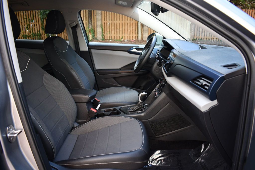 2023 Volkswagen Taos SE photo 22