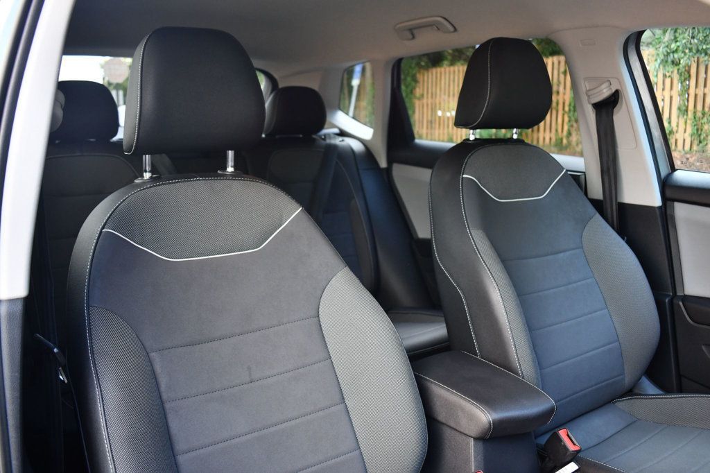 2023 Volkswagen Taos SE photo 23