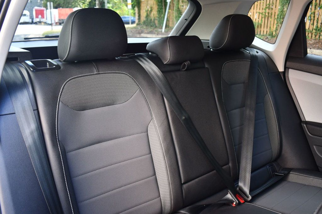 2023 Volkswagen Taos SE photo 25