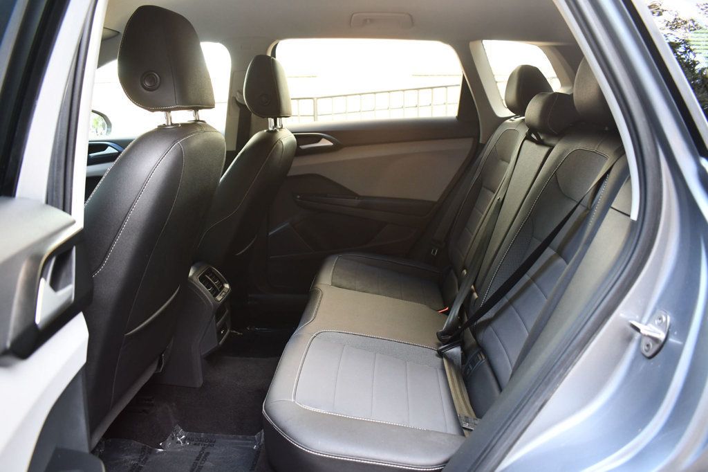 2023 Volkswagen Taos SE photo 26