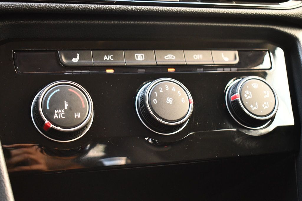 2023 Volkswagen Taos SE photo 28