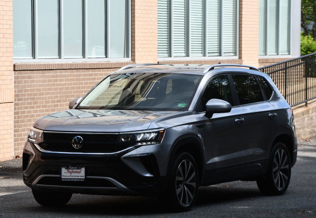 2023 Volkswagen Taos SE photo 2