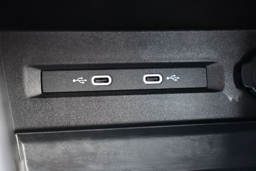 2023 Volkswagen Taos SE photo 31