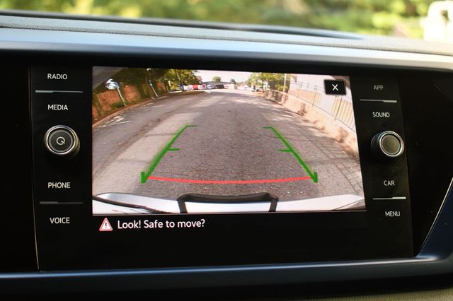 2023 Volkswagen Taos SE FWD - 22910565 - 32