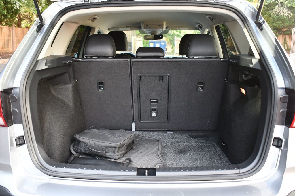 2023 Volkswagen Taos SE photo 4