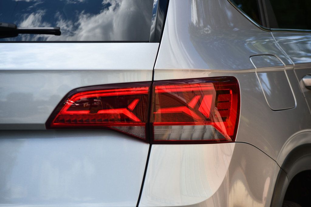 2023 Volkswagen Taos SE photo 8