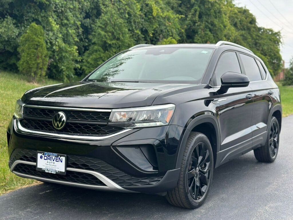 2023 Volkswagen Taos SE photo 2