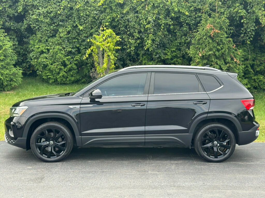 2023 Volkswagen Taos SE photo 3