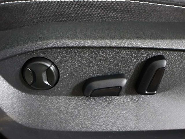 2023 Volkswagen Taos SE FWD - 23072997 - 32