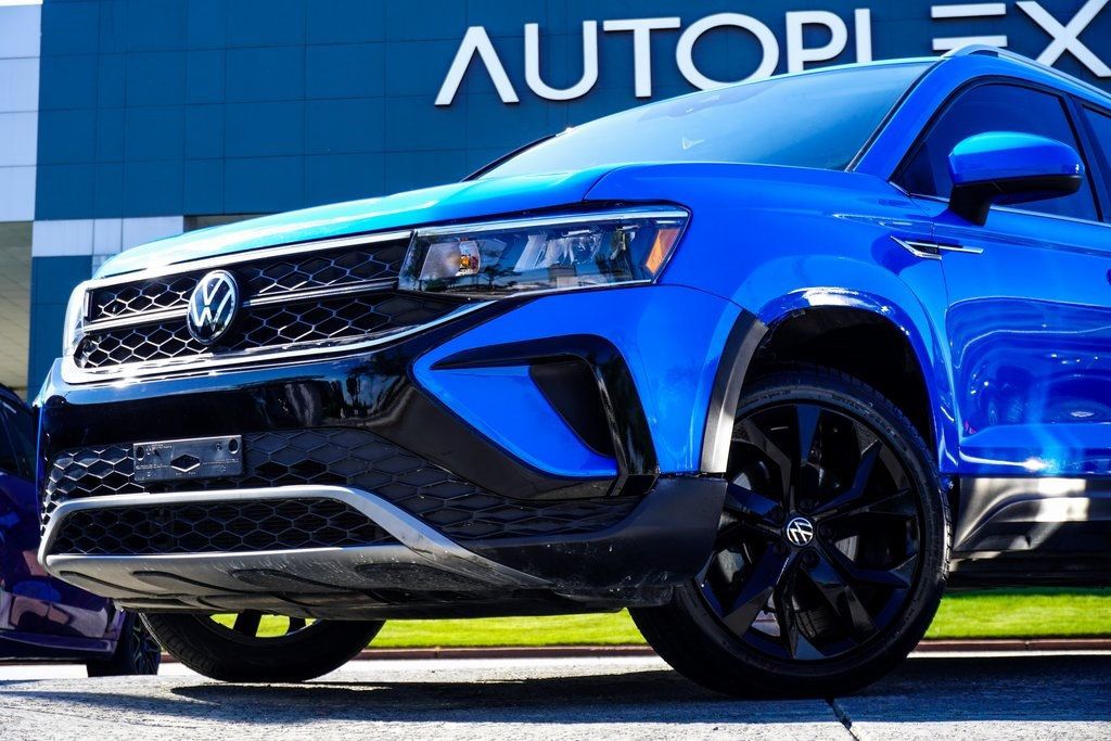 2023 Volkswagen Taos SE photo 2