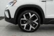 2023 Volkswagen Taos SEL 4MOTION - 22695998 - 32