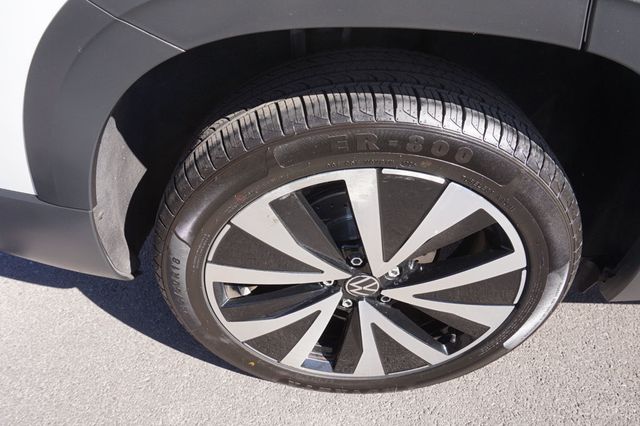 2023 Volkswagen Taos SE, PREMIUM WHEELS, CLOTH SEATS, ROOF RACK, BLUETOOTH - 23097682 - 13
