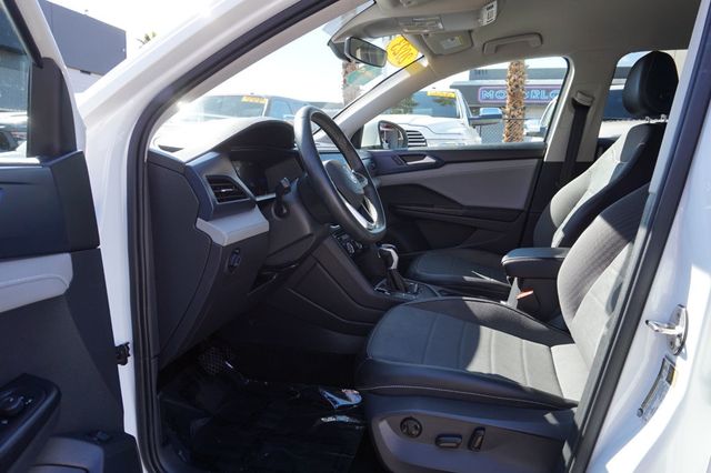 2023 Volkswagen Taos SE, PREMIUM WHEELS, CLOTH SEATS, ROOF RACK, BLUETOOTH - 23097682 - 15