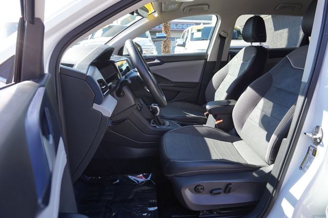 2023 Volkswagen Taos SE, PREMIUM WHEELS, CLOTH SEATS, ROOF RACK, BLUETOOTH - 23097682 - 16