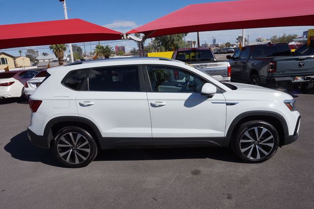 2023 Volkswagen Taos SE, PREMIUM WHEELS, CLOTH SEATS, ROOF RACK, BLUETOOTH - 23097682 - 4