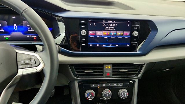 2023 Volkswagen Taos SE w/ Panoramic Sunroof & Black Wheel Packages - 23013549 - 17