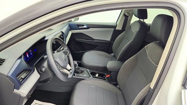 2023 Volkswagen Taos SE w/ Panoramic Sunroof & Black Wheel Packages - 23013549 - 19