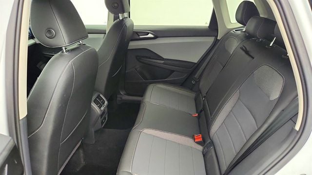 2023 Volkswagen Taos SE w/ Panoramic Sunroof & Black Wheel Packages - 23013549 - 20