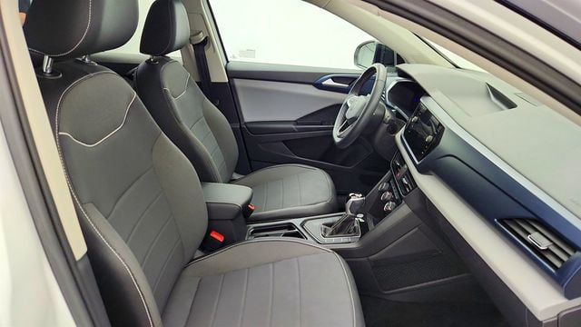 2023 Volkswagen Taos SE w/ Panoramic Sunroof & Black Wheel Packages - 23013549 - 23