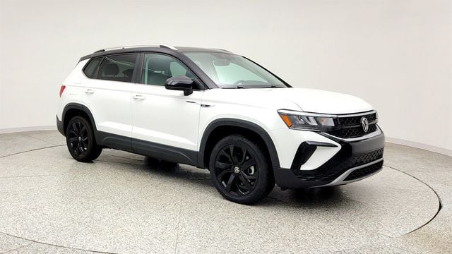 2023 Volkswagen Taos SE w/ Panoramic Sunroof & Black Wheel Packages - 23013549 - 2