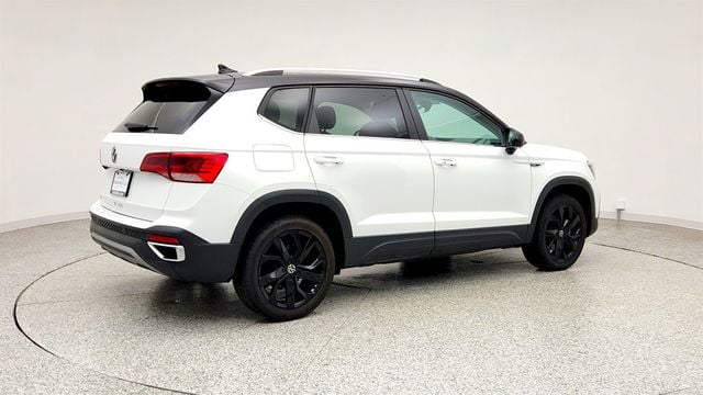 2023 Volkswagen Taos SE w/ Panoramic Sunroof & Black Wheel Packages - 23013549 - 4