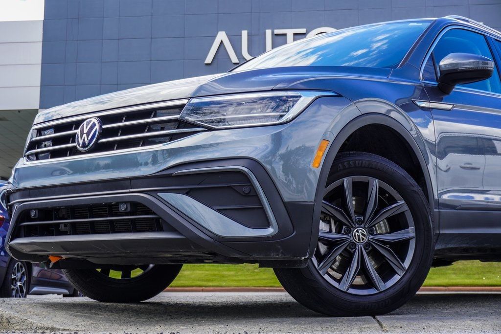 2023 Volkswagen Tiguan SE photo 2