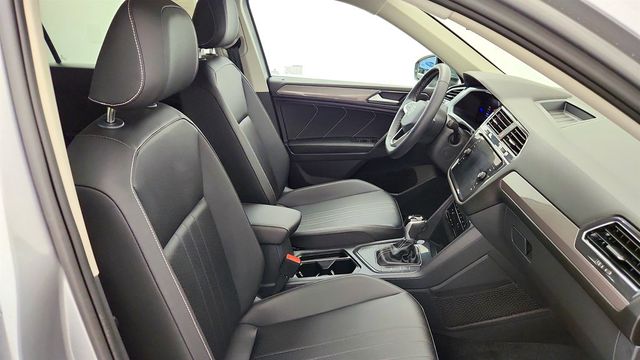 2023 Volkswagen Tiguan 2.0T SE FWD - 23026845 - 22