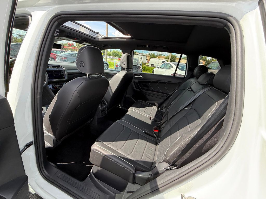 2023 Volkswagen Tiguan SEL R-Line Black photo 12