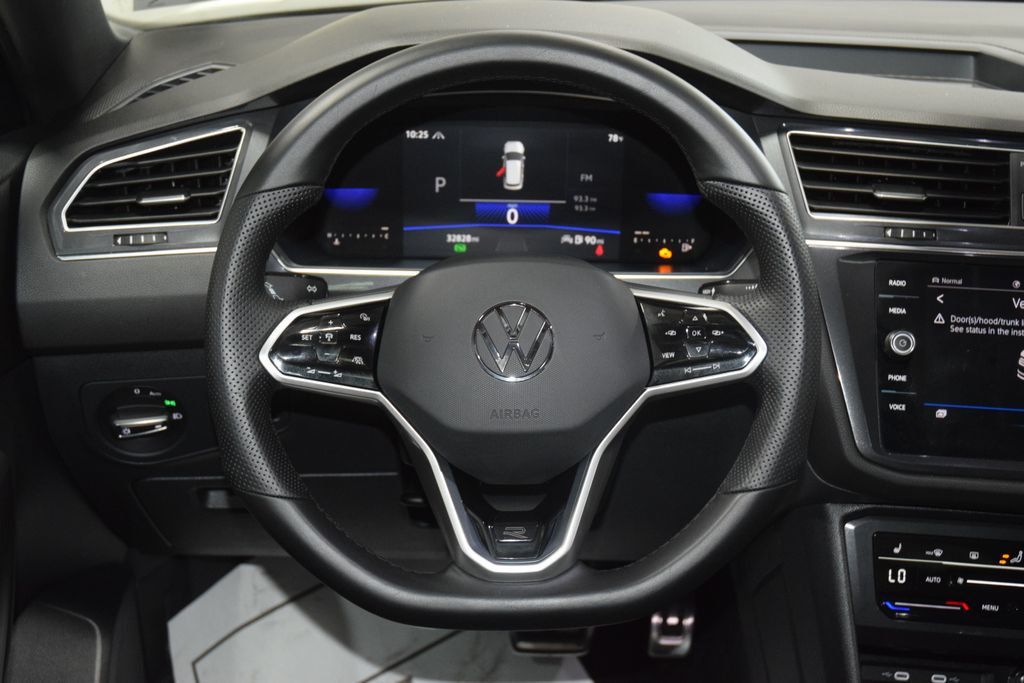 2023 Volkswagen Tiguan 2.0T SE R-Line Black 4MOTION - 23031637 - 32