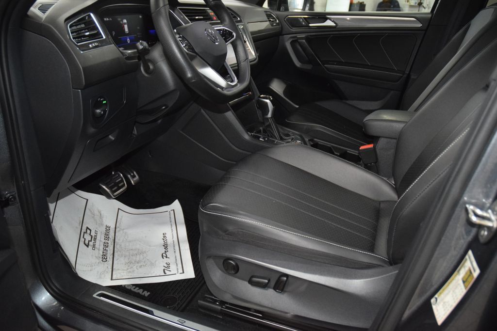 2023 Volkswagen Tiguan 2.0T SE R-Line Black 4MOTION - 23031637 - 35
