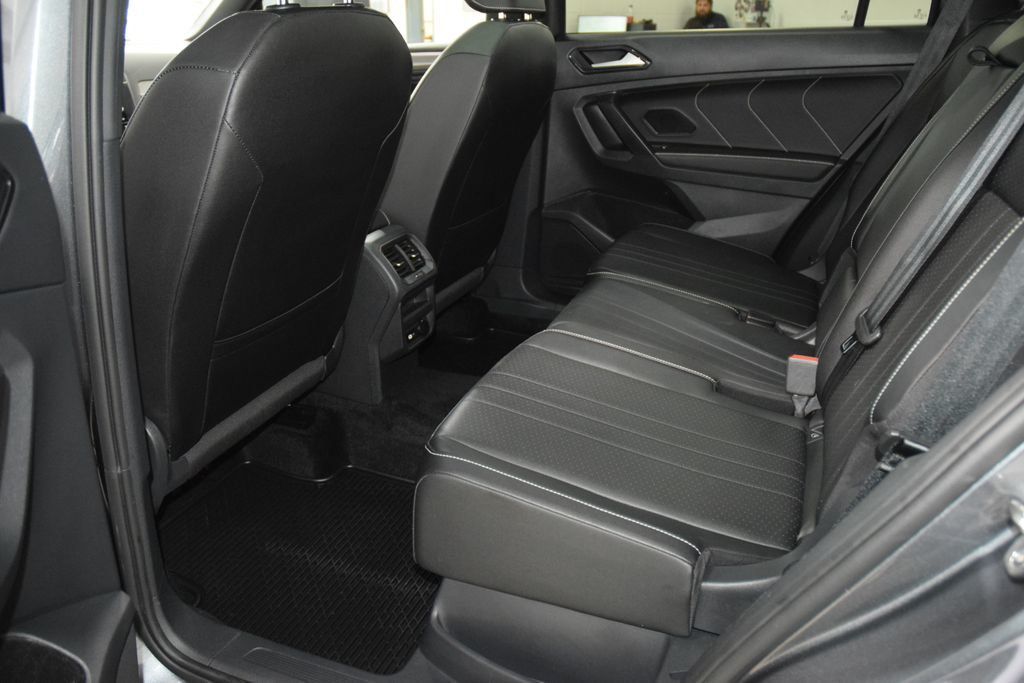 2023 Volkswagen Tiguan 2.0T SE R-Line Black 4MOTION - 23031637 - 38