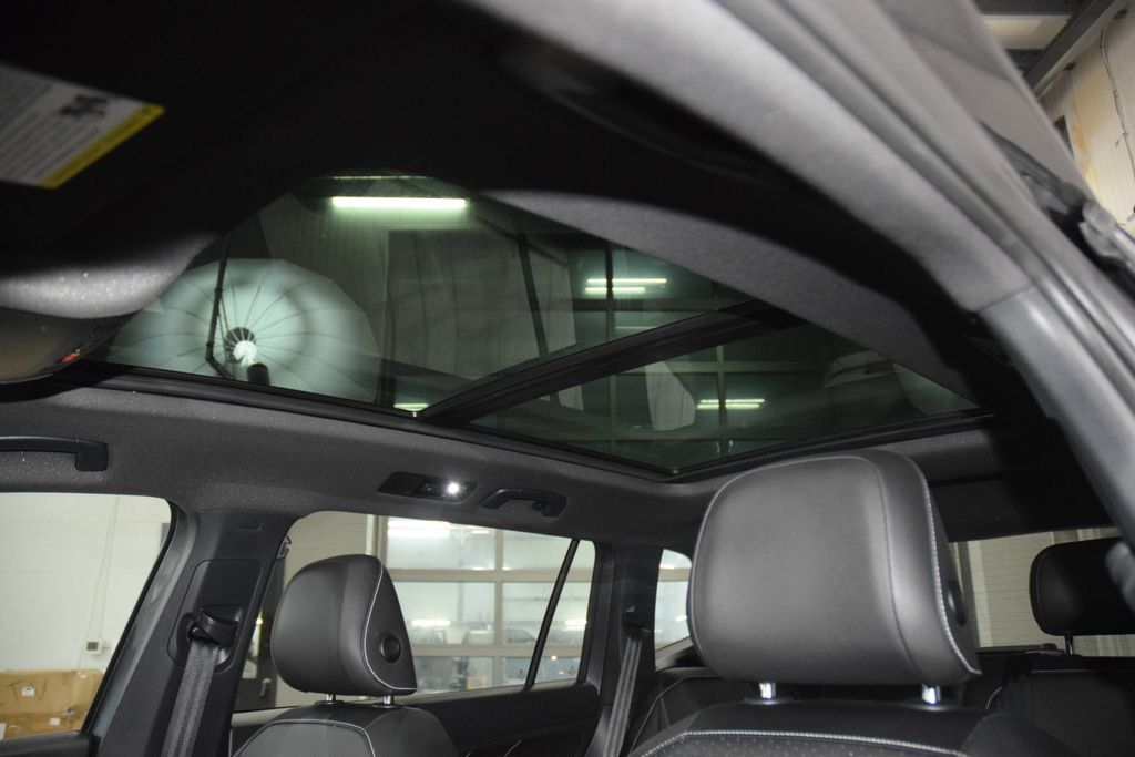 2023 Volkswagen Tiguan 2.0T SE R-Line Black 4MOTION - 23031637 - 43
