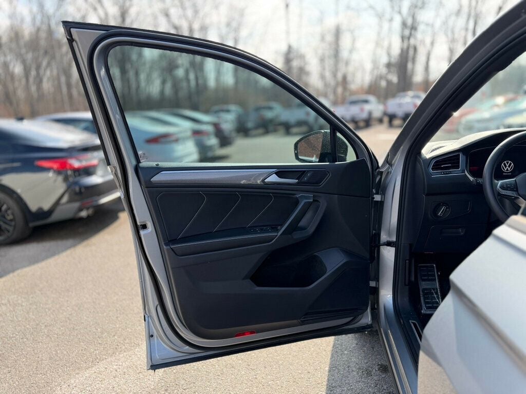 2023 Volkswagen Tiguan 2.0T SE R-Line Black 4MOTION - 22984428 - 13