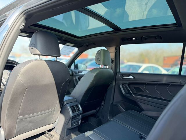 2023 Volkswagen Tiguan 2.0T SE R-Line Black 4MOTION - 22984428 - 35