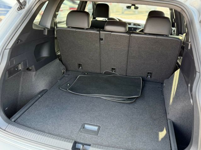 2023 Volkswagen Tiguan 2.0T SE R-Line Black 4MOTION - 22984428 - 39