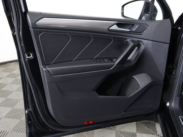 2023 Volkswagen Tiguan 2.0T SE R-Line Black 4MOTION - 22943636 - 23