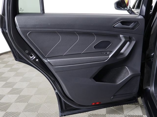 2023 Volkswagen Tiguan 2.0T SE R-Line Black 4MOTION - 22943636 - 25