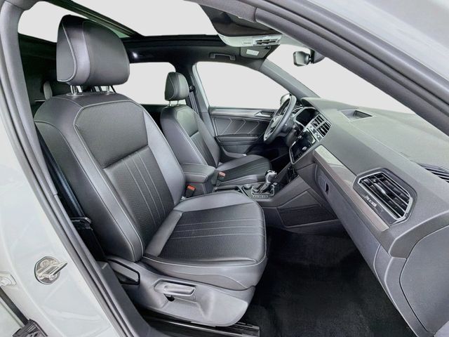 2023 Volkswagen Tiguan 2.0T SE R-Line Black 4MOTION - 23054206 - 26