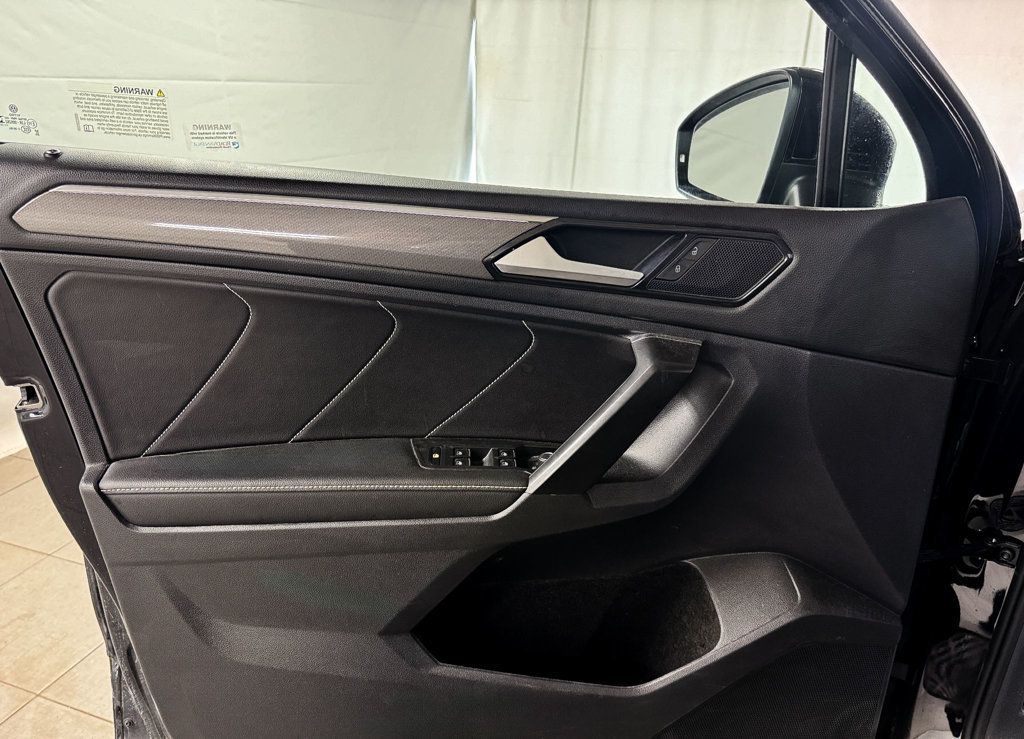 2023 Volkswagen Tiguan SE R-Line Black photo 12
