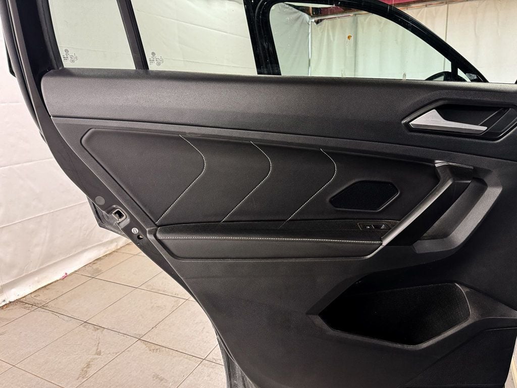 2023 Volkswagen Tiguan SE R-Line Black photo 13