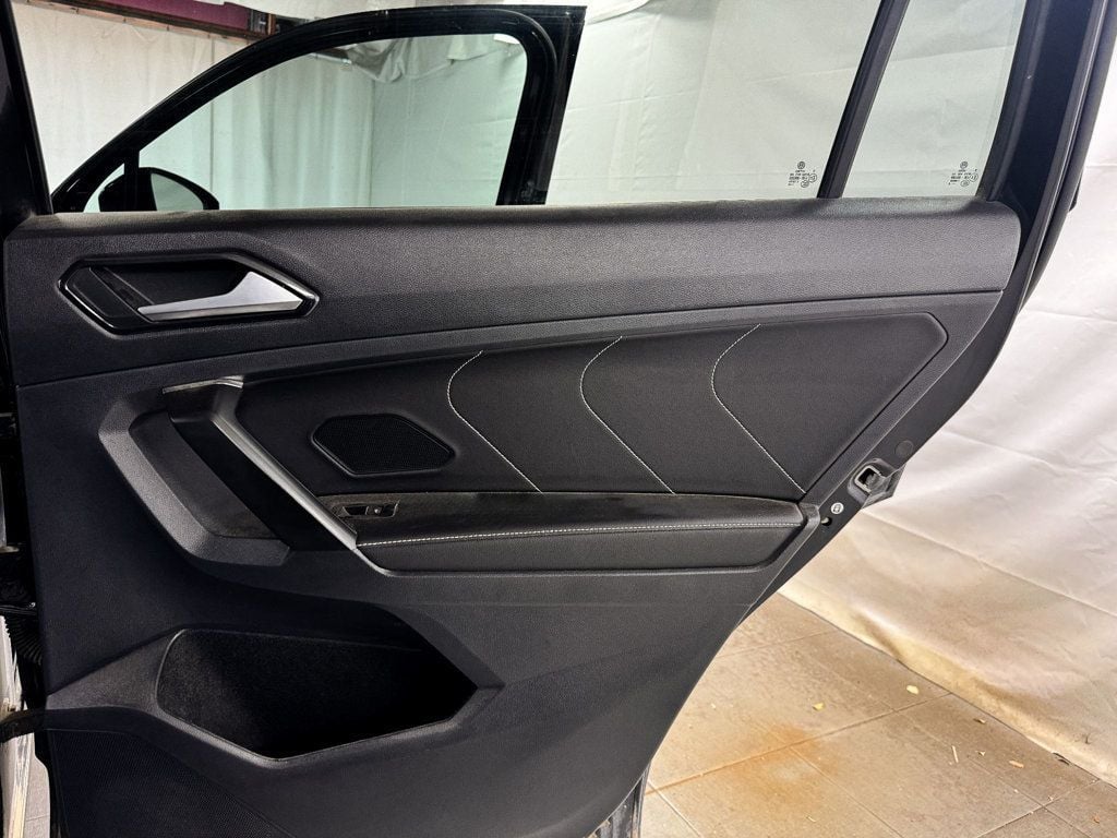 2023 Volkswagen Tiguan SE R-Line Black photo 14