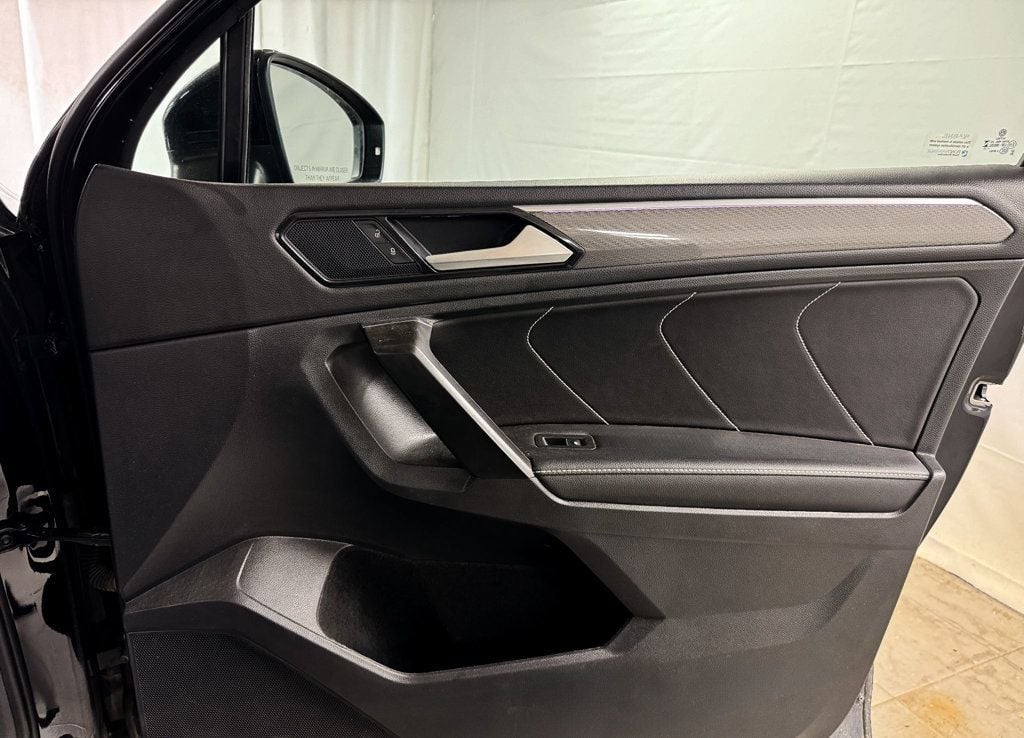 2023 Volkswagen Tiguan SE R-Line Black photo 15