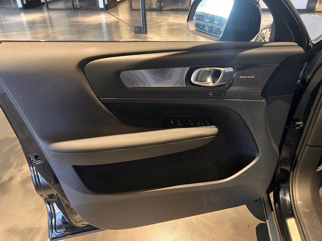 2023 Volvo C40 Recharge Pure Electric AWD/UltimatePkg/360Cam/AdapCruise/PanoRoof/HtdSteerWheel/NAV - 22988210 - 13