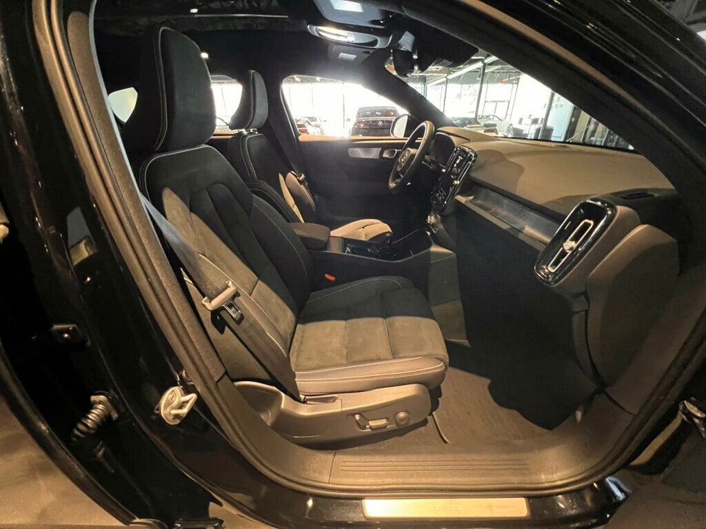 2023 Volvo C40 Recharge Pure Electric AWD/UltimatePkg/360Cam/AdapCruise/PanoRoof/HtdSteerWheel/NAV - 22988210 - 29