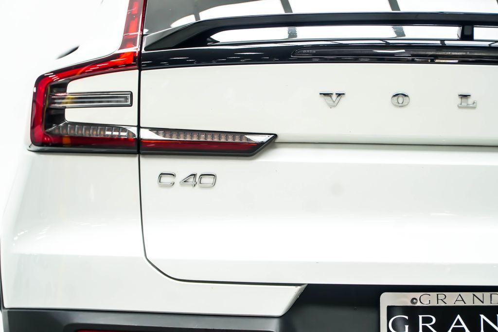 Volvo C40 photo 16