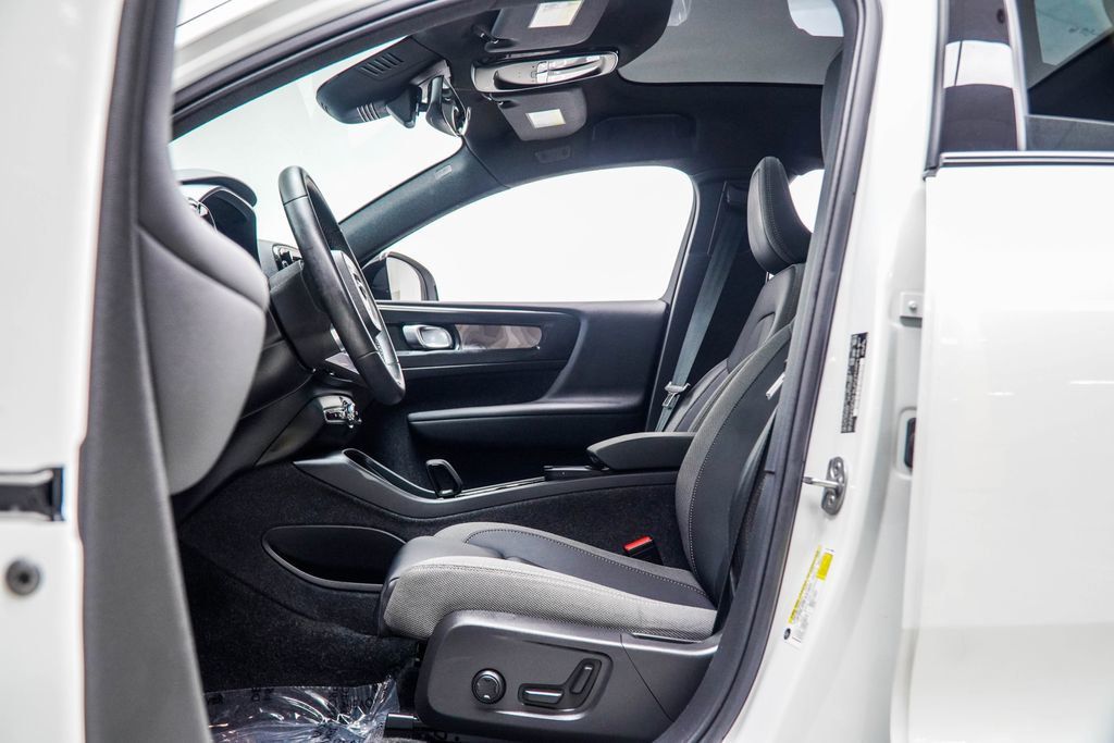 Volvo C40 photo 36