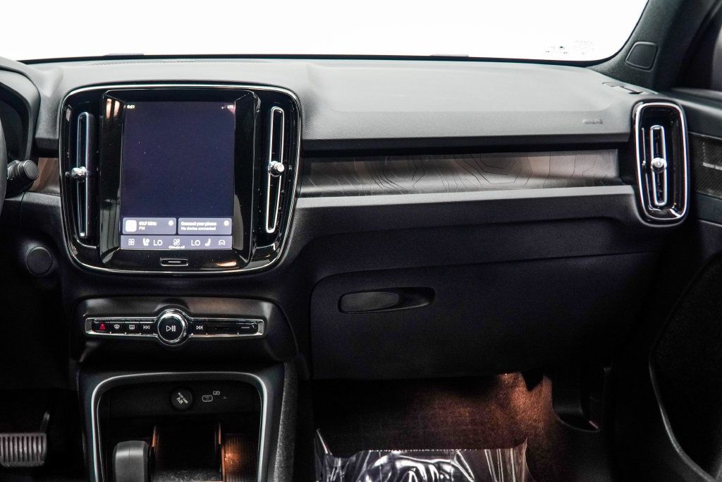Volvo C40 photo 17