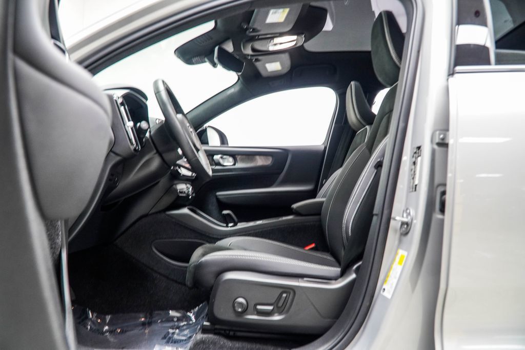 Volvo C40 photo 36